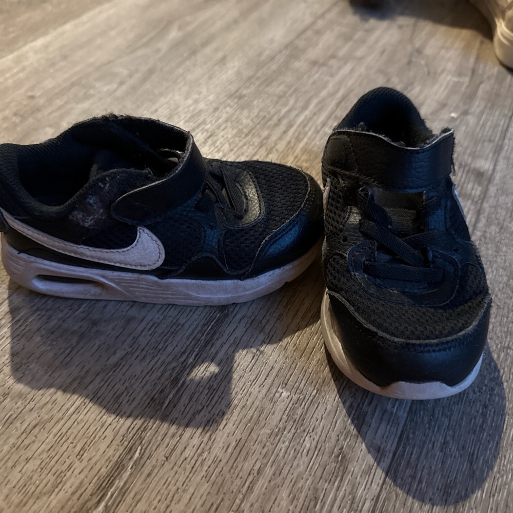 Nike Black and Tan Toddler Shoes